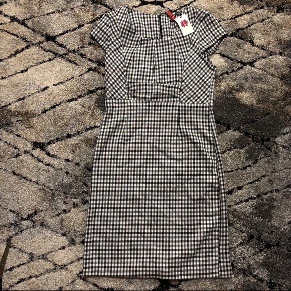 Dahlia’s Dress - Picture 1 of 8